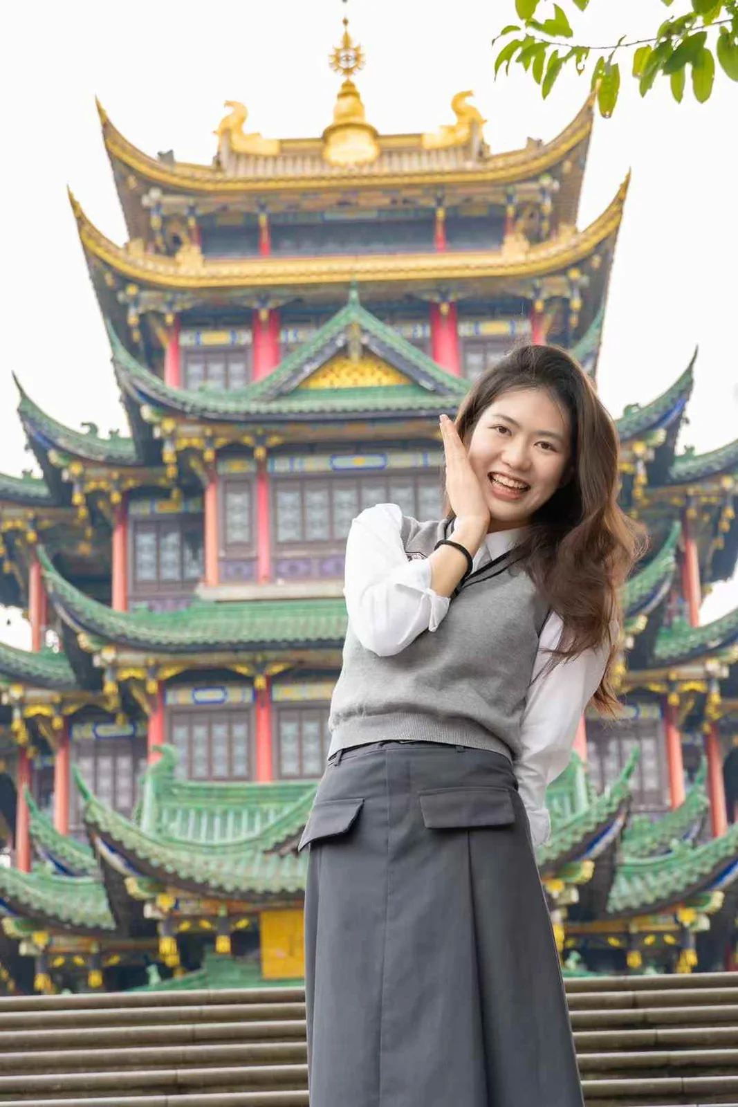 梁晨歌个人照片
